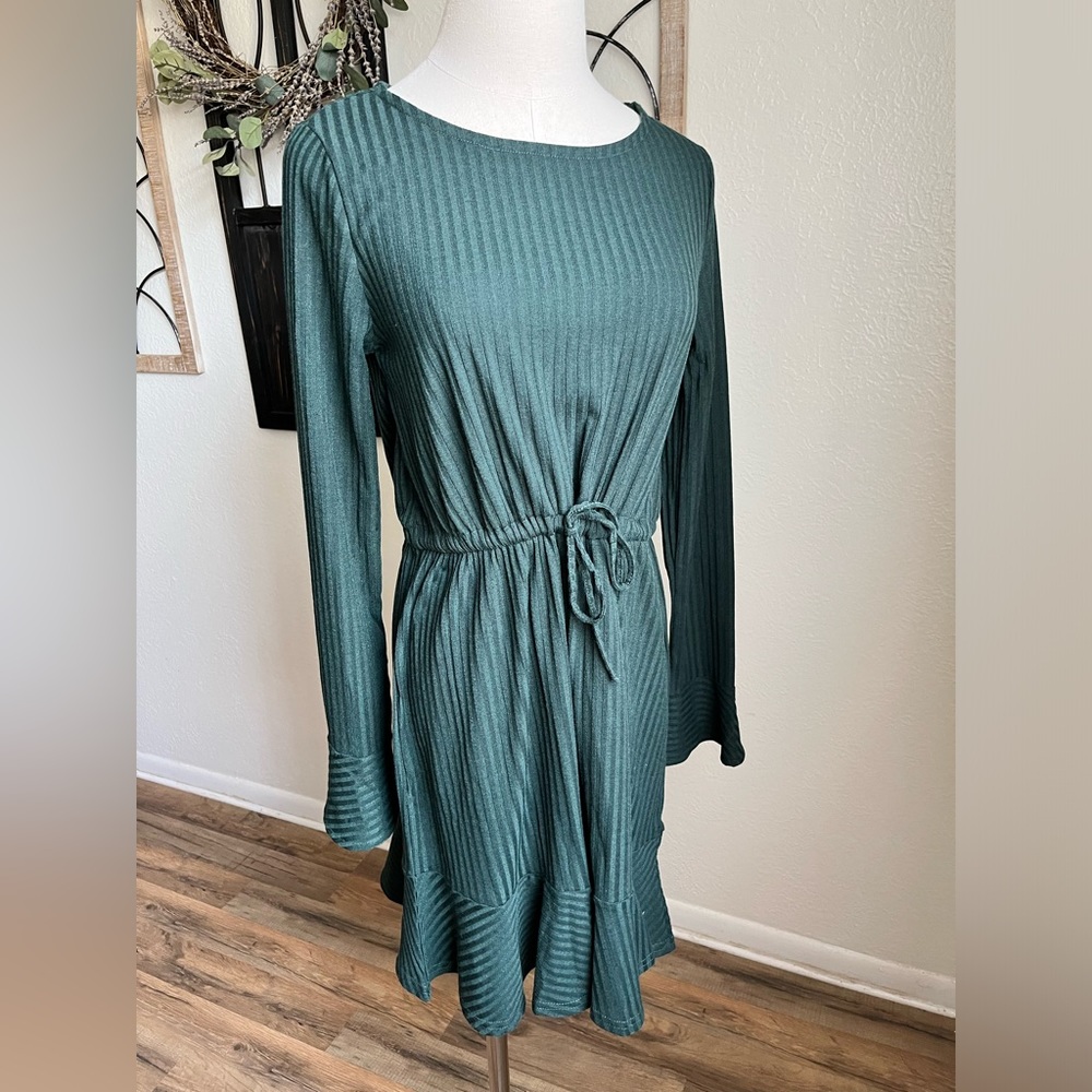 Emerald Green BaeVely dress long sleeve new with tags